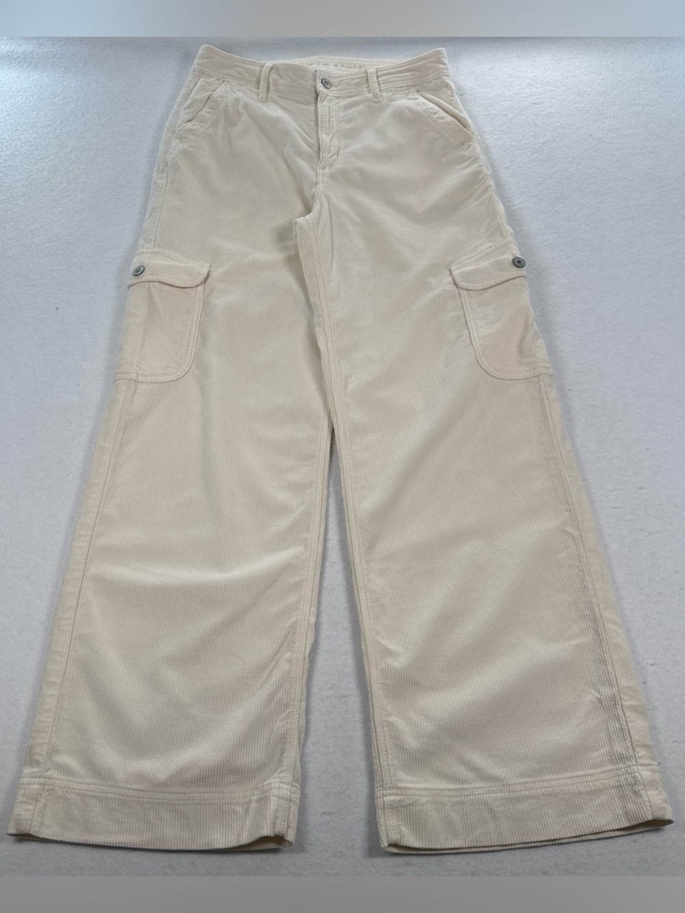 American Eagle Outfitters Women’s 8 Ivory Corduroy Cargo Pants Stretch Pockets - Picture 1 of 9